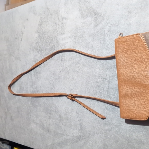 Jones New York Crossbody Bag - Picture 2 of 6